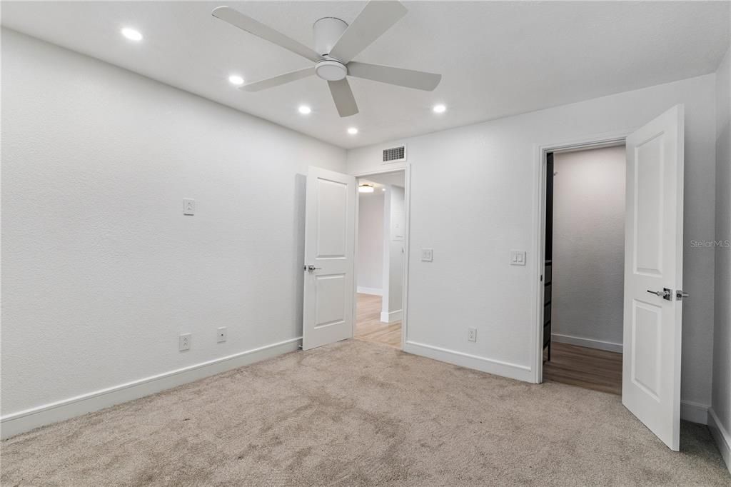 For Rent: $1,450 (1 beds, 1 baths, 711 Square Feet)