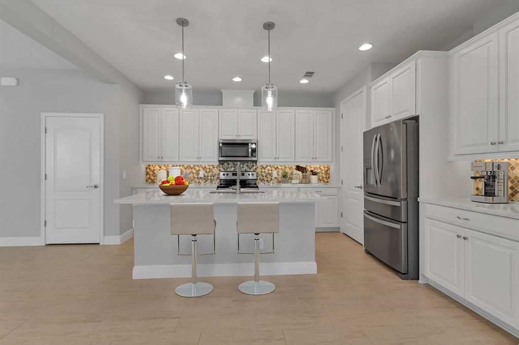 For Rent: $2,900 (3 beds, 2 baths, 2083 Square Feet)