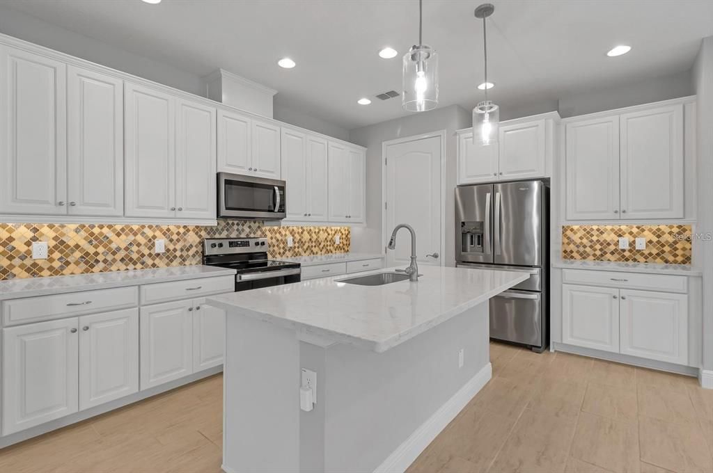 For Rent: $2,900 (3 beds, 2 baths, 2083 Square Feet)