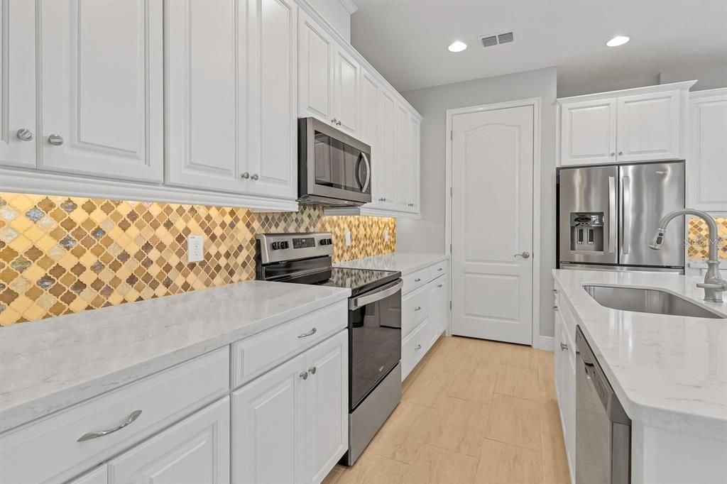 For Rent: $2,900 (3 beds, 2 baths, 2083 Square Feet)