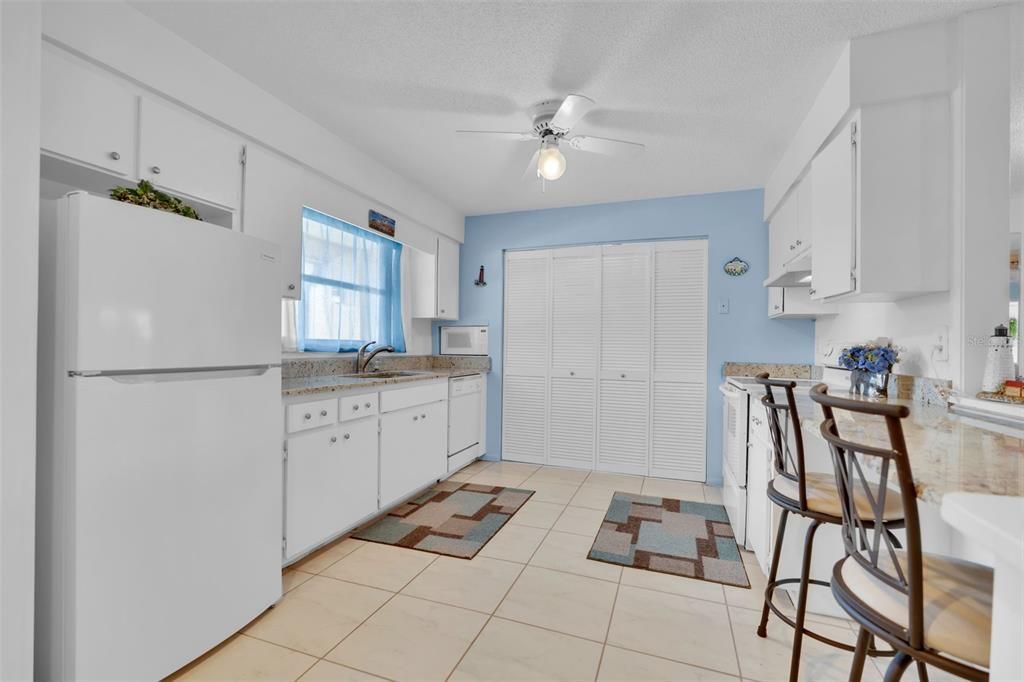 For Sale: $199,000 (2 beds, 2 baths, 1182 Square Feet)