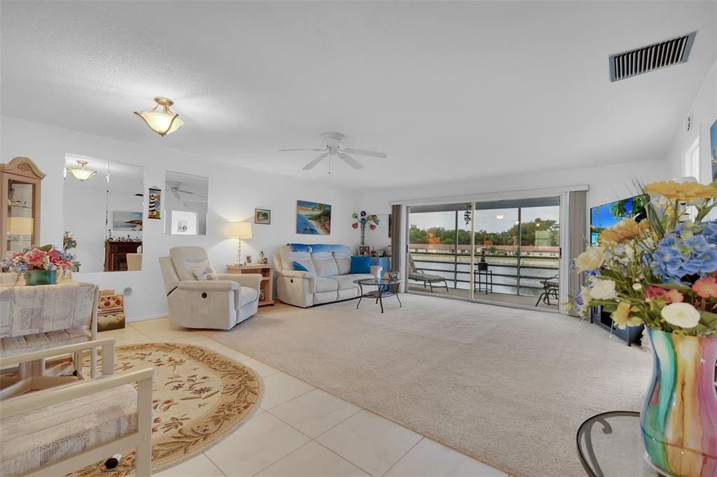 For Sale: $199,000 (2 beds, 2 baths, 1182 Square Feet)