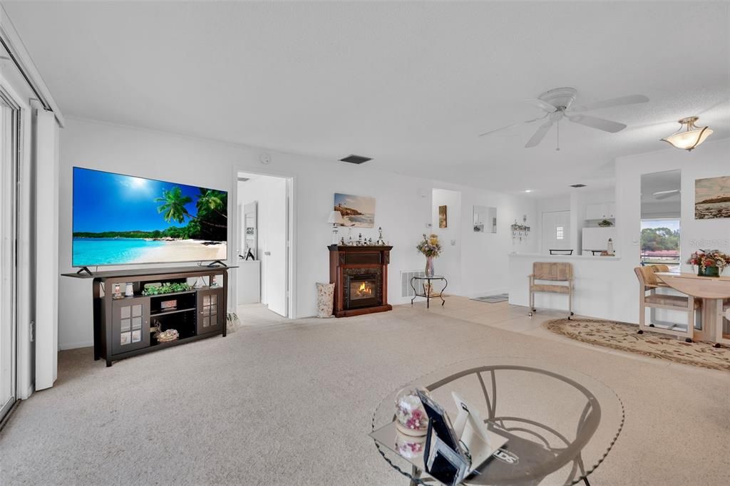 For Sale: $199,000 (2 beds, 2 baths, 1182 Square Feet)