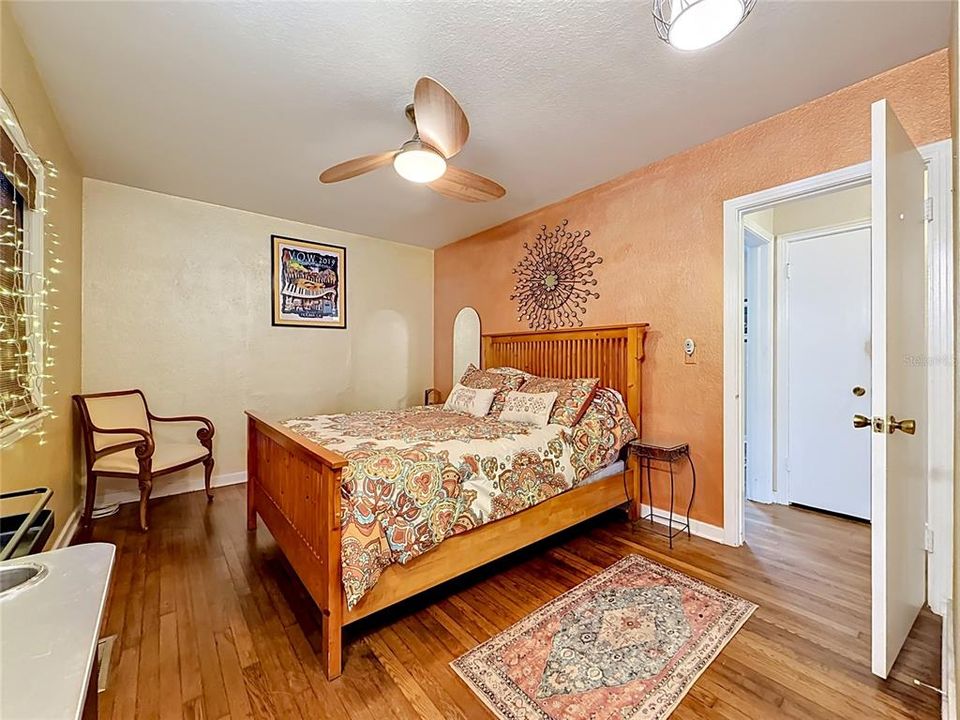 For Sale: $499,900 (2 beds, 2 baths, 1171 Square Feet)