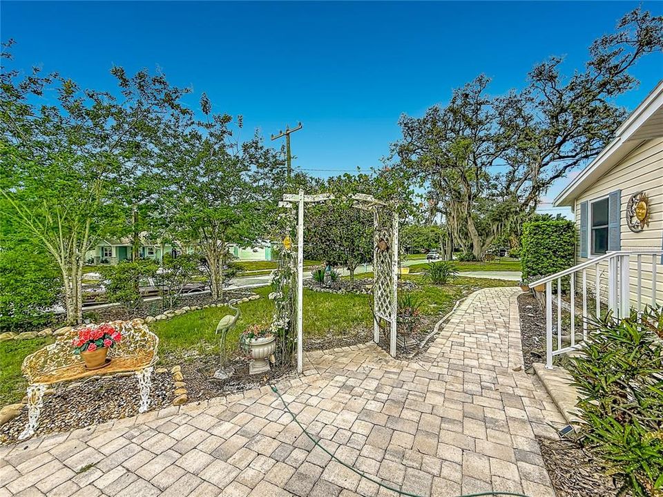 For Sale: $499,900 (2 beds, 2 baths, 1171 Square Feet)