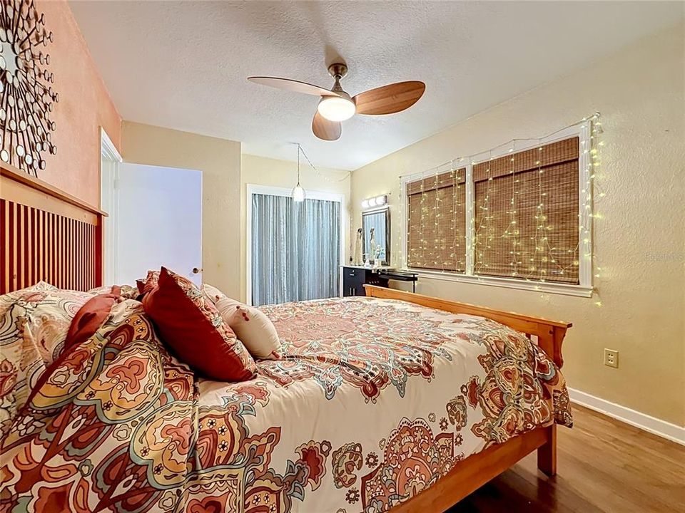 For Sale: $499,900 (2 beds, 2 baths, 1171 Square Feet)