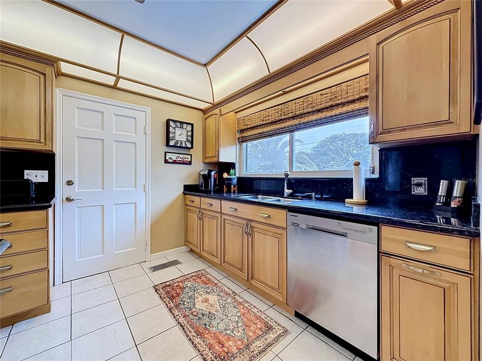 For Sale: $499,900 (2 beds, 2 baths, 1171 Square Feet)