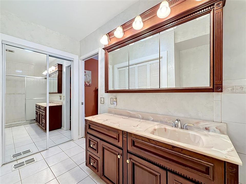 For Sale: $499,900 (2 beds, 2 baths, 1171 Square Feet)