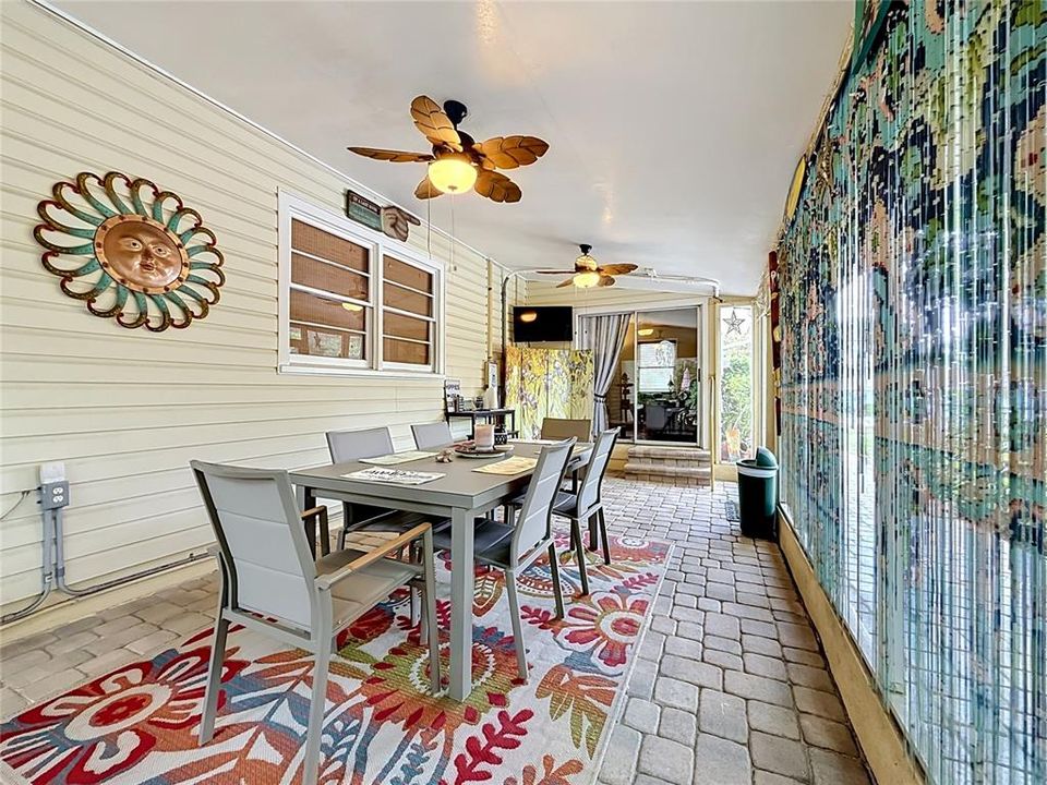 For Sale: $499,900 (2 beds, 2 baths, 1171 Square Feet)