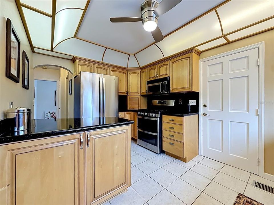For Sale: $499,900 (2 beds, 2 baths, 1171 Square Feet)