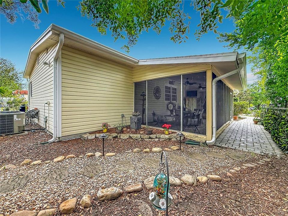 For Sale: $499,900 (2 beds, 2 baths, 1171 Square Feet)