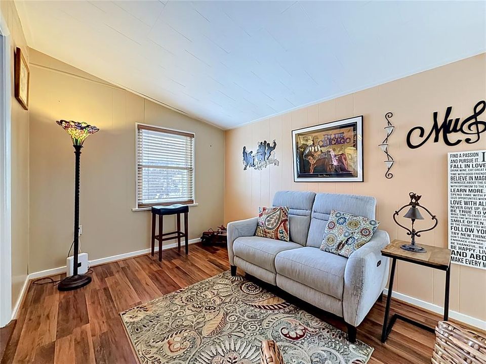 For Sale: $499,900 (2 beds, 2 baths, 1171 Square Feet)