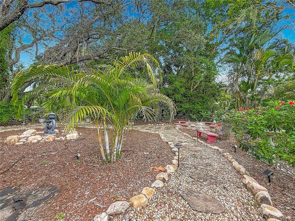 For Sale: $499,900 (2 beds, 2 baths, 1171 Square Feet)