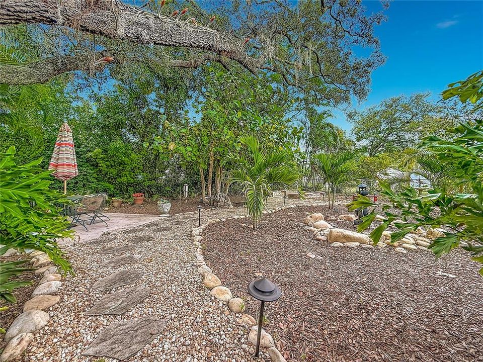 For Sale: $499,900 (2 beds, 2 baths, 1171 Square Feet)