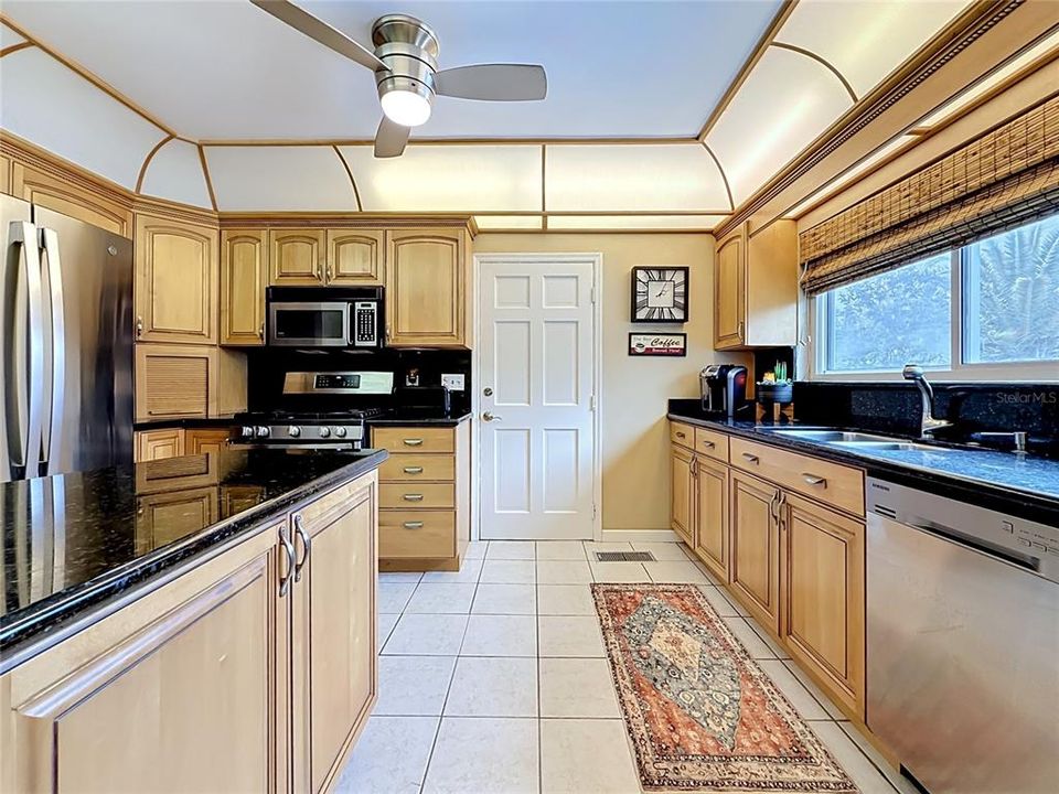 For Sale: $499,900 (2 beds, 2 baths, 1171 Square Feet)