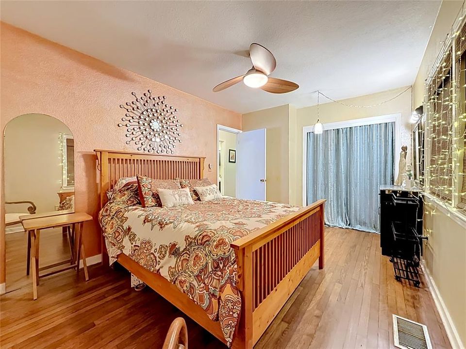For Sale: $499,900 (2 beds, 2 baths, 1171 Square Feet)