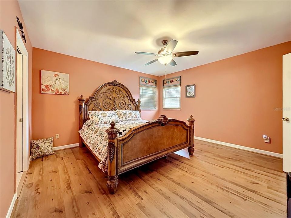 For Sale: $499,900 (2 beds, 2 baths, 1171 Square Feet)