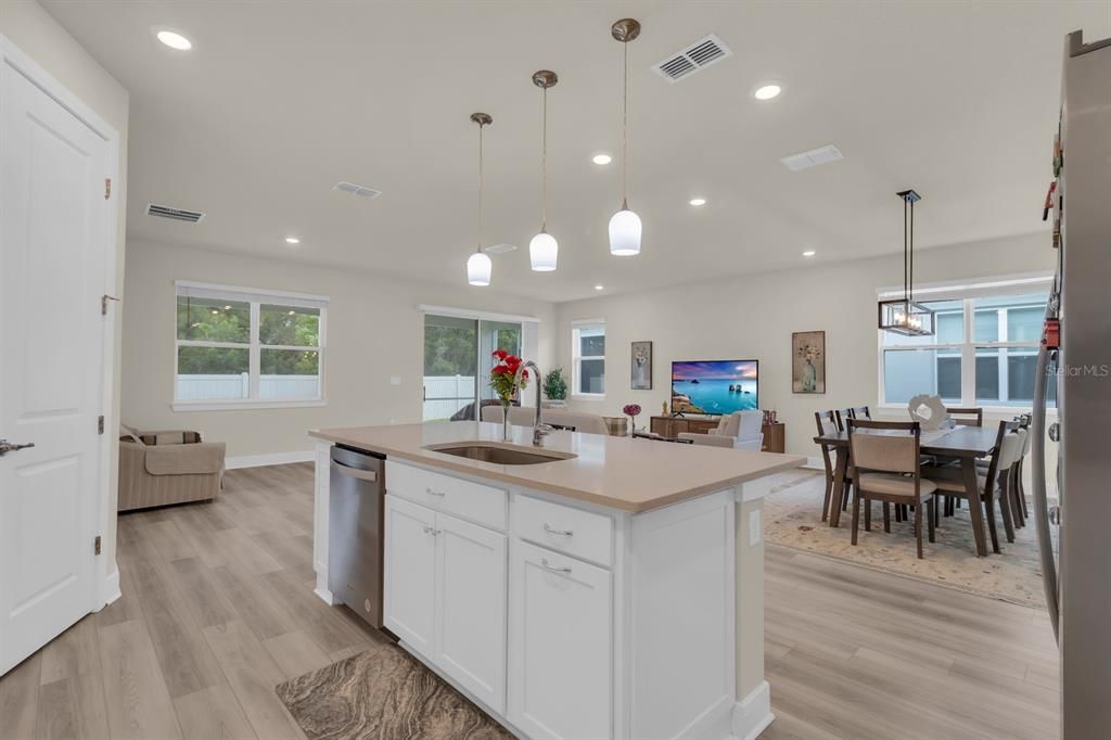 En Venta: $599,999 (4 camas, 3 baños, 2258 Pies cuadrados)
