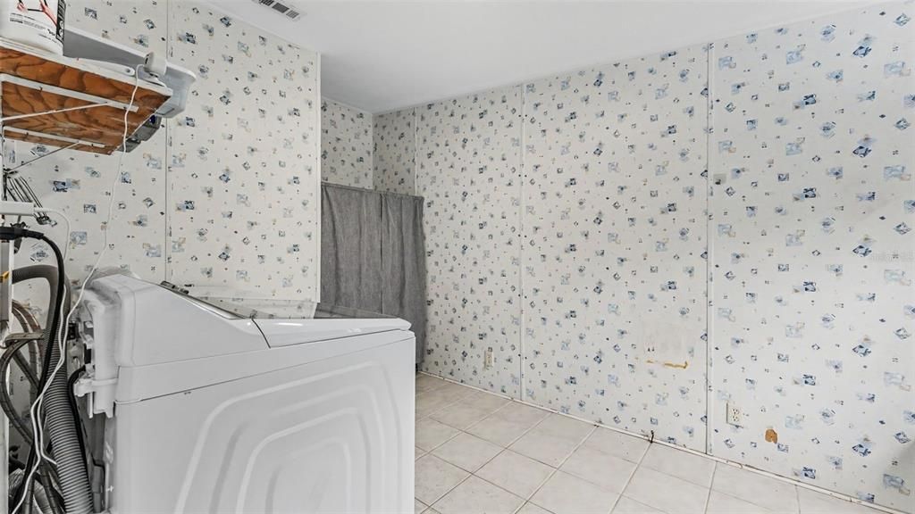 For Sale: $250,000 (5 beds, 2 baths, 2280 Square Feet)