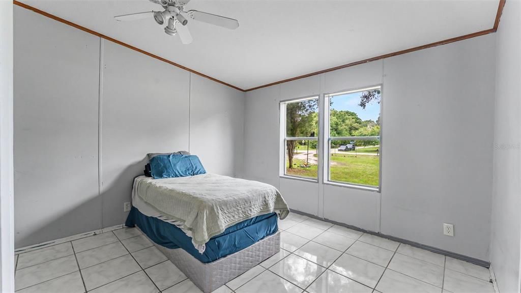 For Sale: $250,000 (5 beds, 2 baths, 2280 Square Feet)