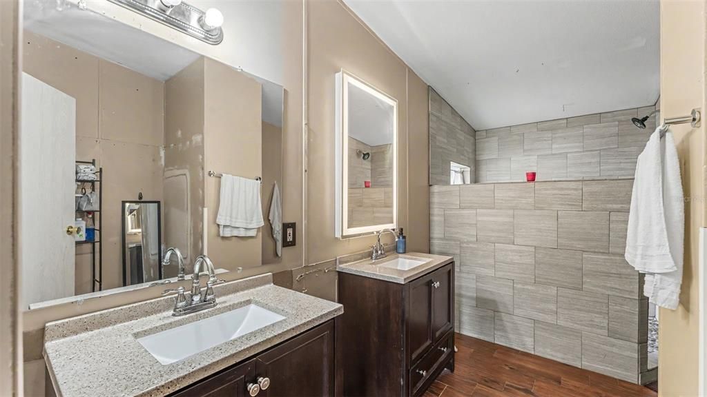 For Sale: $250,000 (5 beds, 2 baths, 2280 Square Feet)