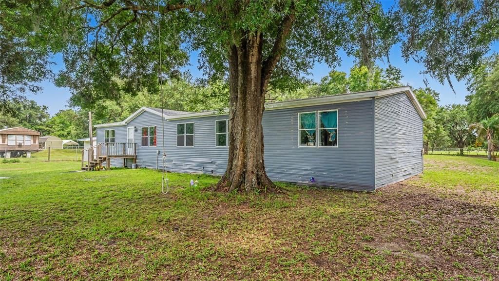 For Sale: $250,000 (5 beds, 2 baths, 2280 Square Feet)