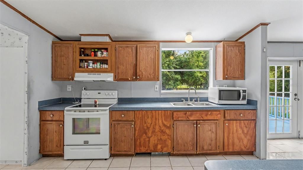 For Sale: $250,000 (5 beds, 2 baths, 2280 Square Feet)
