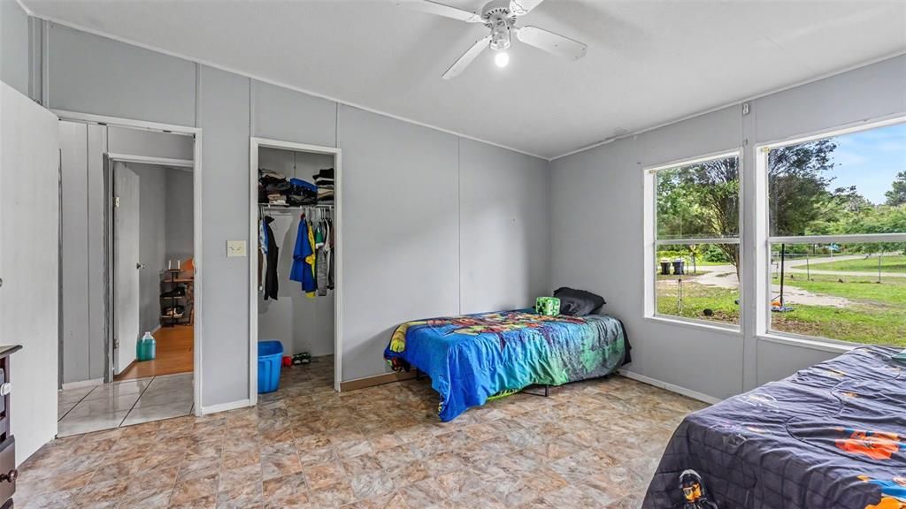 For Sale: $250,000 (5 beds, 2 baths, 2280 Square Feet)