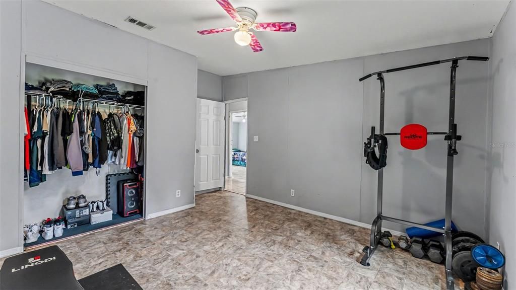 For Sale: $250,000 (5 beds, 2 baths, 2280 Square Feet)