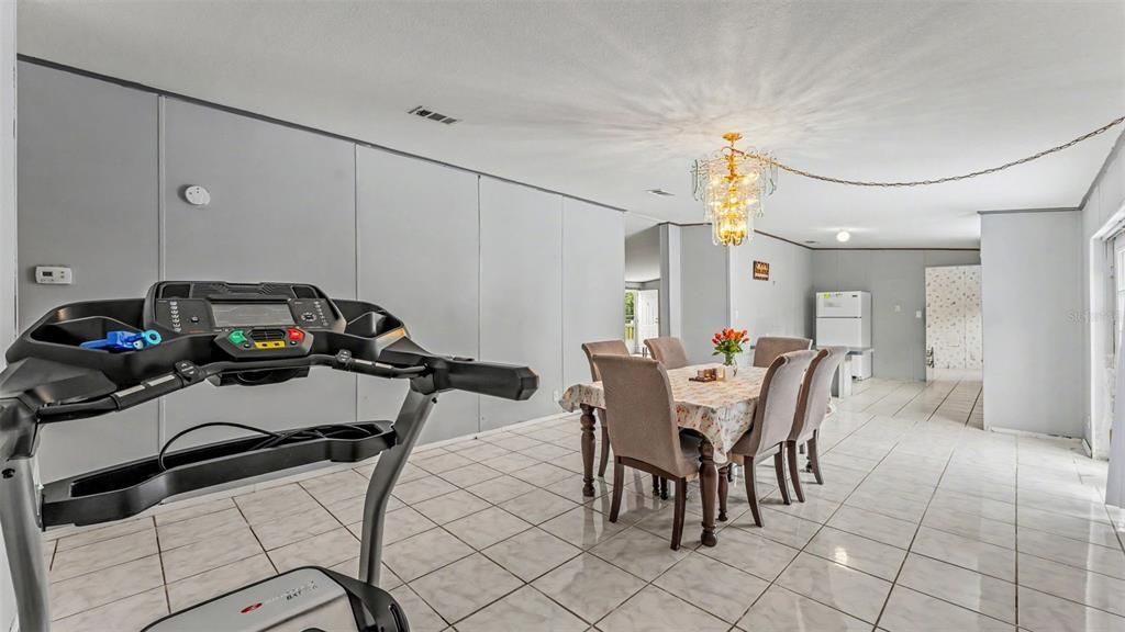 For Sale: $250,000 (5 beds, 2 baths, 2280 Square Feet)
