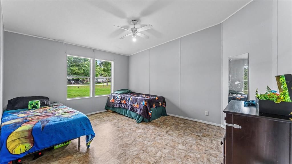 For Sale: $250,000 (5 beds, 2 baths, 2280 Square Feet)