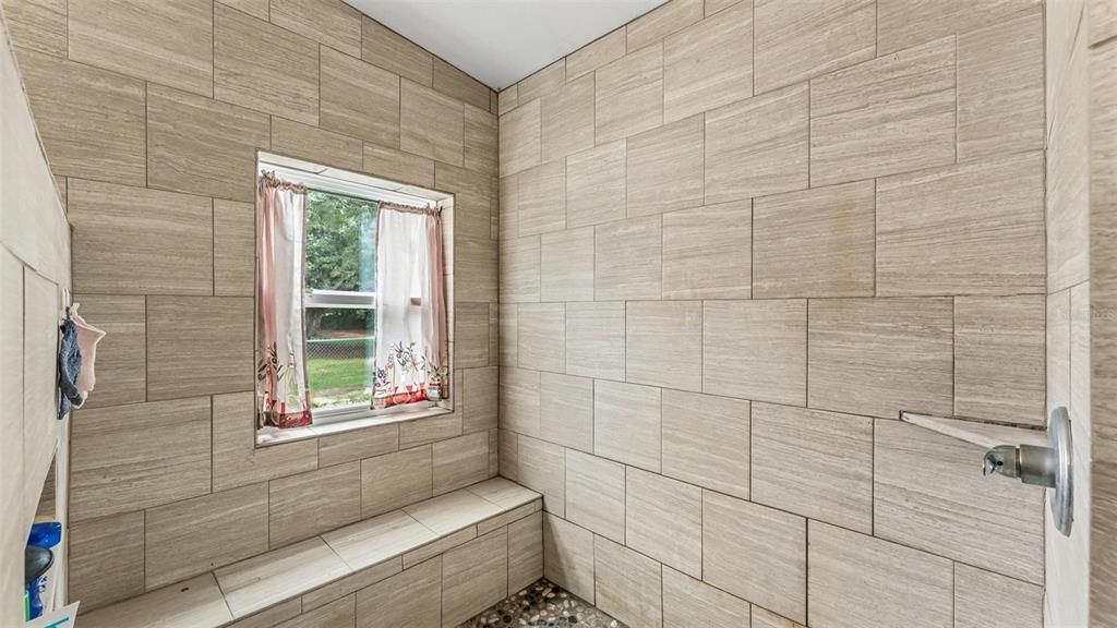 For Sale: $250,000 (5 beds, 2 baths, 2280 Square Feet)