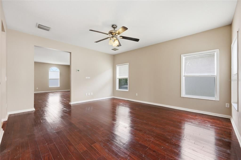For Sale: $480,000 (5 beds, 3 baths, 2782 Square Feet)
