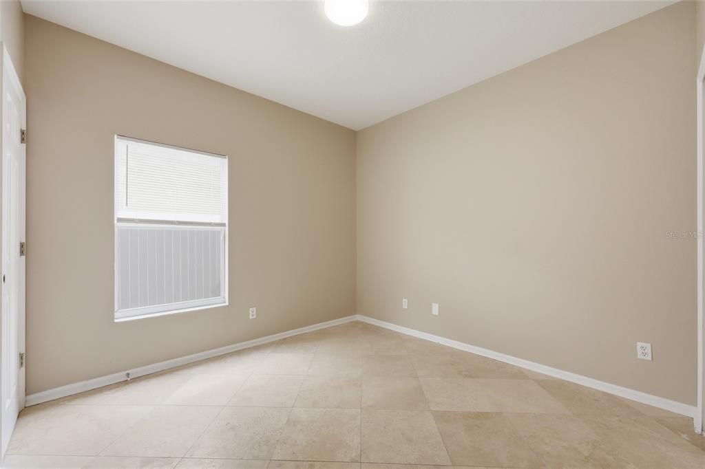 For Sale: $480,000 (5 beds, 3 baths, 2782 Square Feet)