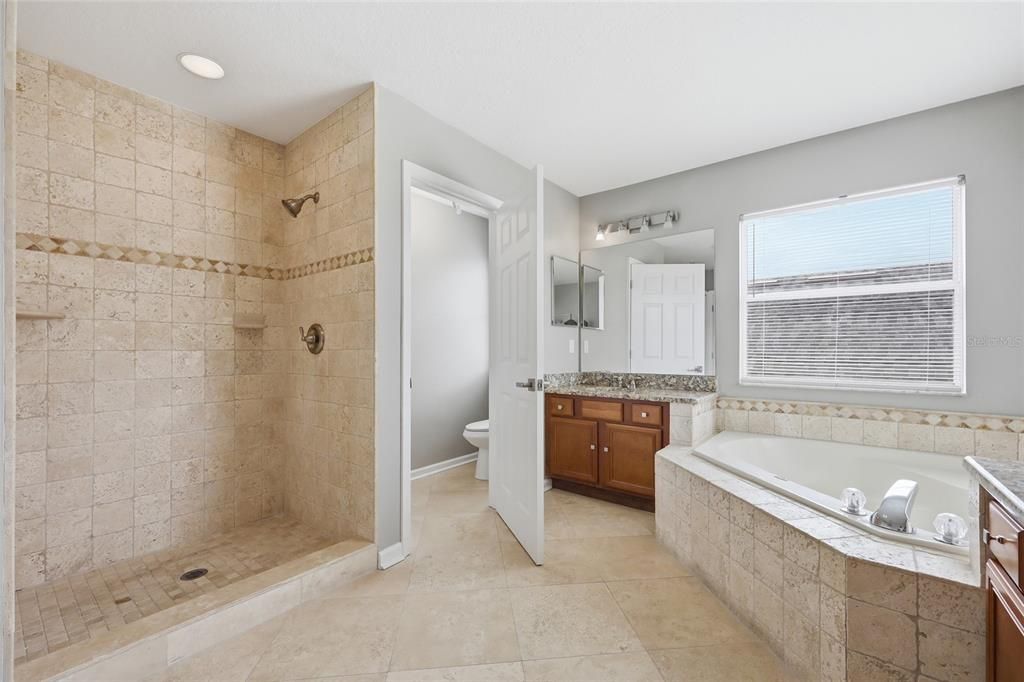 For Sale: $480,000 (5 beds, 3 baths, 2782 Square Feet)