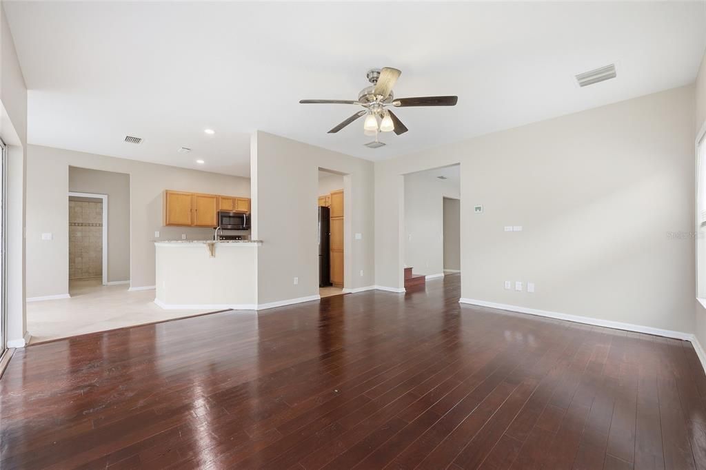 For Sale: $480,000 (5 beds, 3 baths, 2782 Square Feet)