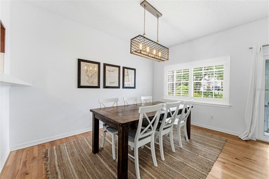 For Sale: $575,000 (3 beds, 2 baths, 1564 Square Feet)