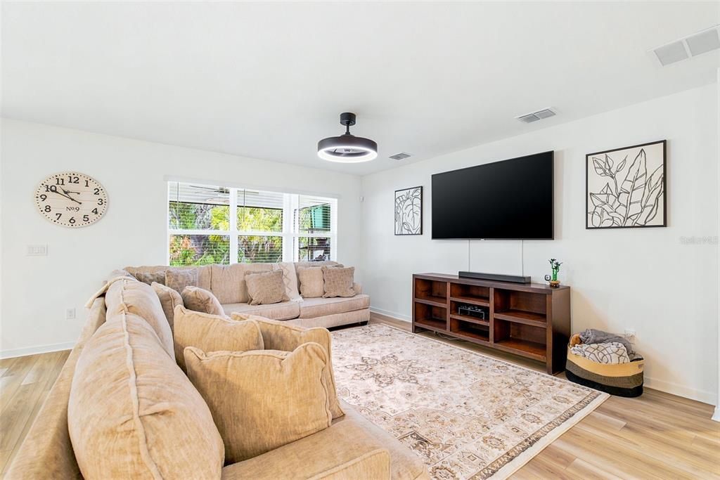 For Sale: $425,000 (4 beds, 2 baths, 2894 Square Feet)