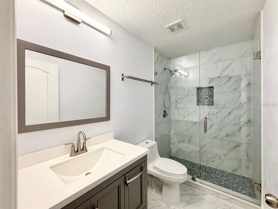 En Venta: $579,900 (4 camas, 3 baños, 2680 Pies cuadrados)
