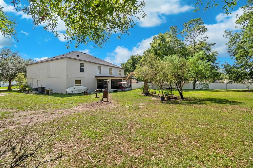 For Sale: $515,000 (6 beds, 4 baths, 3911 Square Feet)