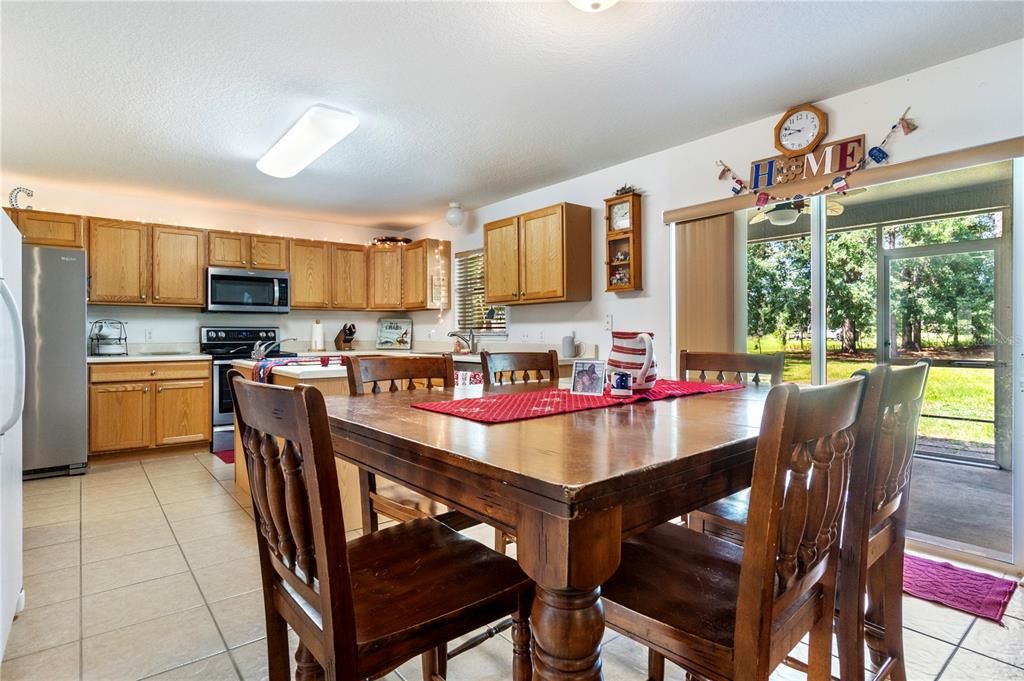 For Sale: $515,000 (6 beds, 4 baths, 3911 Square Feet)