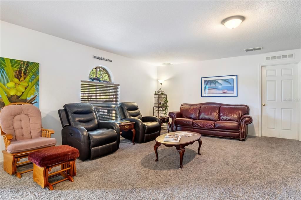 For Sale: $515,000 (6 beds, 4 baths, 3911 Square Feet)