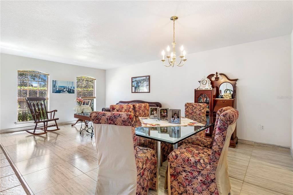 For Sale: $515,000 (6 beds, 4 baths, 3911 Square Feet)