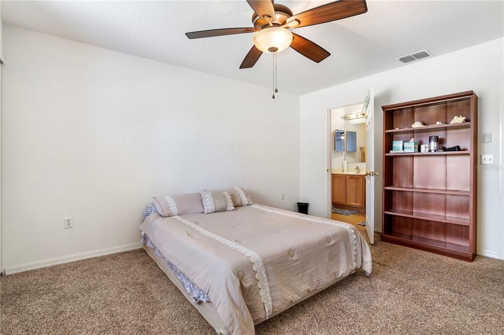 For Sale: $515,000 (6 beds, 4 baths, 3911 Square Feet)