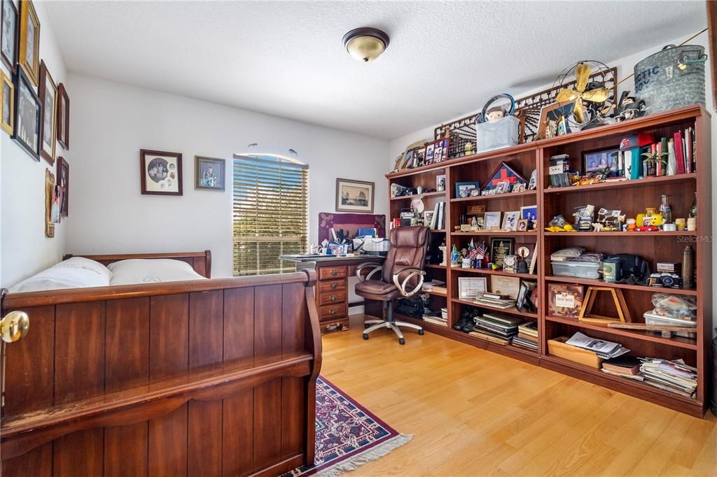 For Sale: $515,000 (6 beds, 4 baths, 3911 Square Feet)