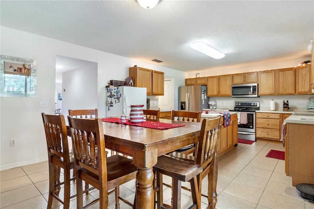 For Sale: $515,000 (6 beds, 4 baths, 3911 Square Feet)