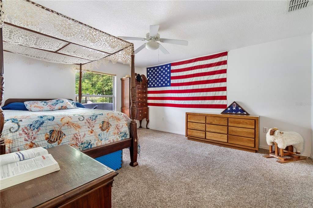 For Sale: $515,000 (6 beds, 4 baths, 3911 Square Feet)