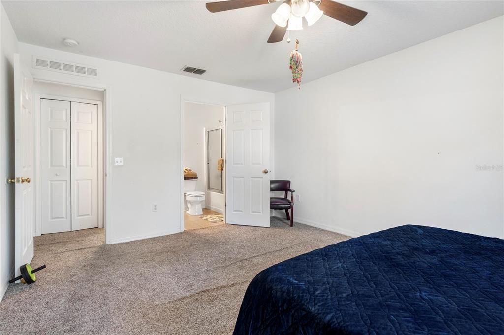 For Sale: $515,000 (6 beds, 4 baths, 3911 Square Feet)