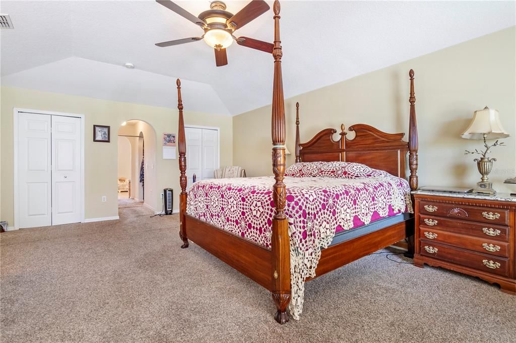 For Sale: $515,000 (6 beds, 4 baths, 3911 Square Feet)
