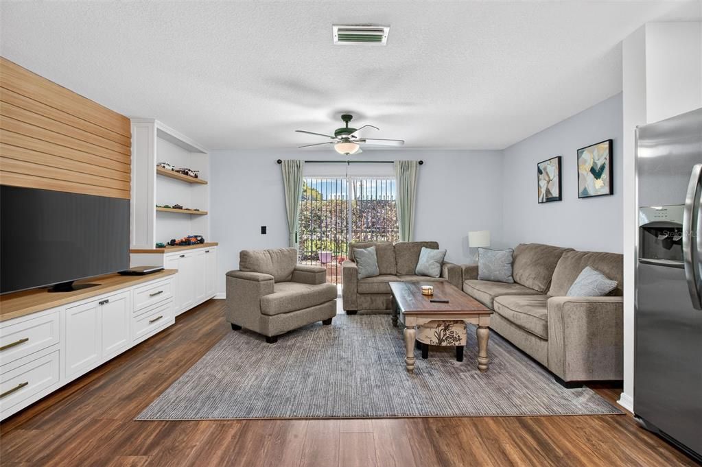 For Sale: $300,000 (3 beds, 2 baths, 1544 Square Feet)